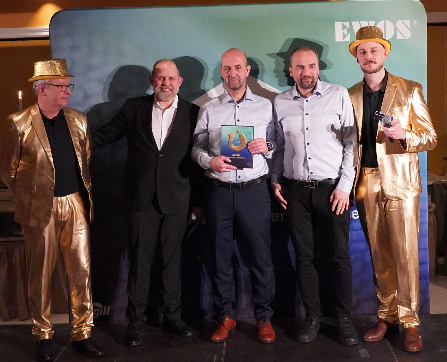 VINNER kategori Ørret satt ut høst 24: Lokalitet Skaftå, Lerøy Sjøtroll. På bildet: Stian Hovland og Kenneth Samland, begge ledere for tilvekstsenteret